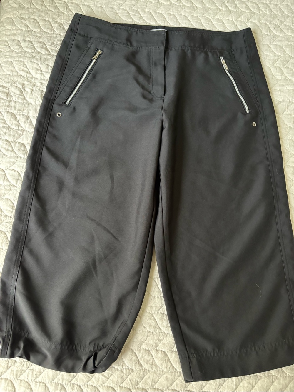 Black Women’s Zip-Pocket Performance Capris/longer shorts. Size 12.